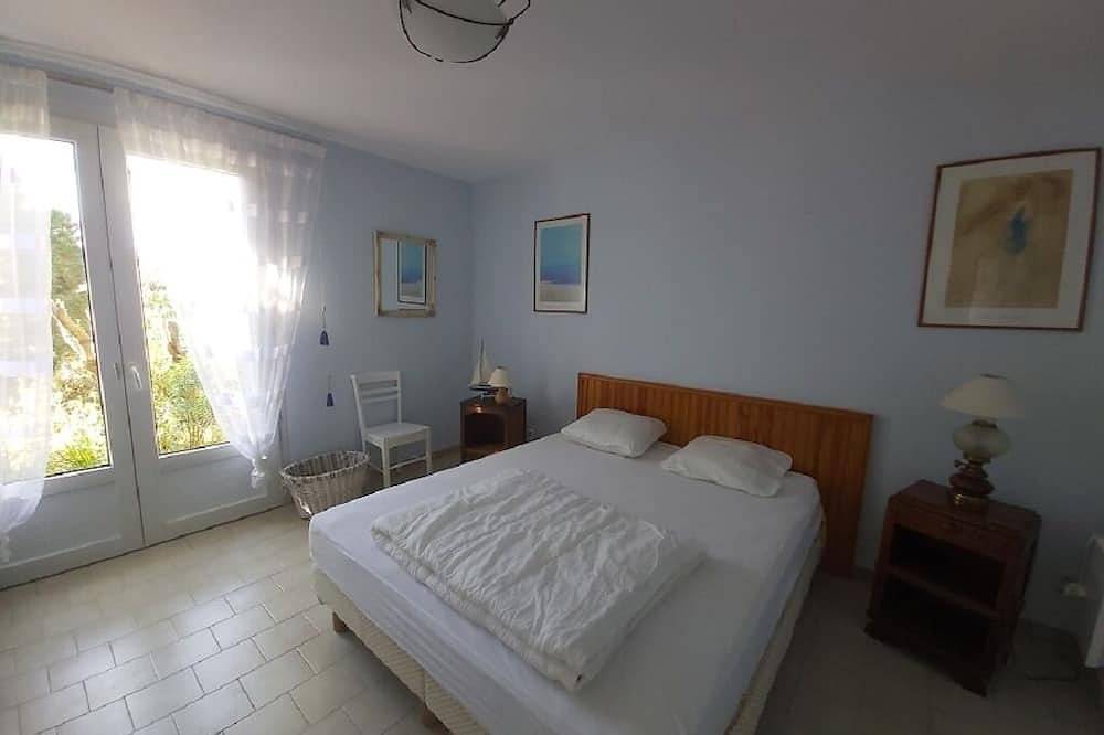 St. Gallen Denis, au calme, 3 bedrooms, with large garden, 50 mètres from the océan. in Saint-Denis-d'Oléron, Côte de Beauté