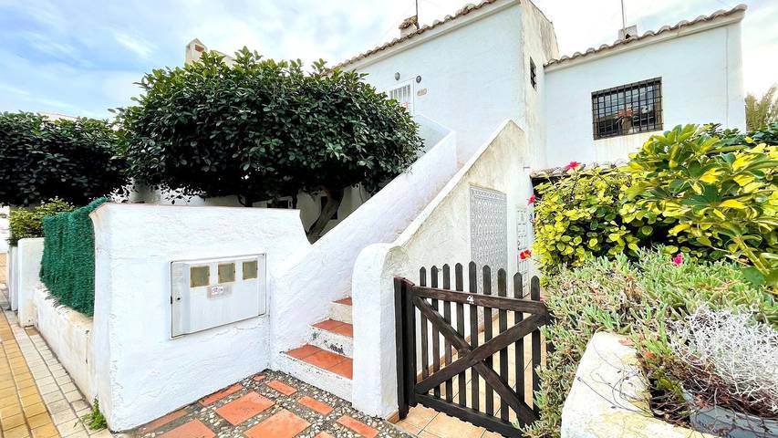 Bungalow para 5 personas, con terraza y piscina en Provincia de Almería