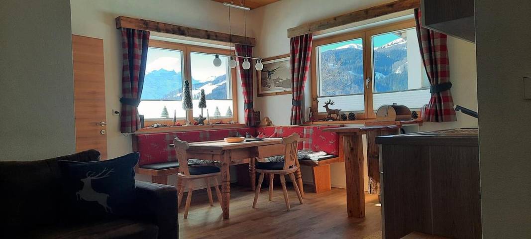 Ferienwohnung für 4 Personen, mit Terrasse und Garten sowie Ausblick