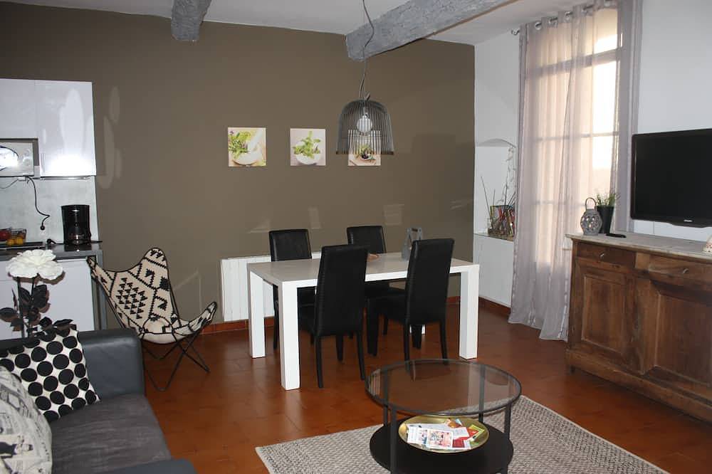 Entire apartment, Promotion In April for this beautiful apartment downtown Pezenas near the beaches in Pézenas, Côte d'Améthyste