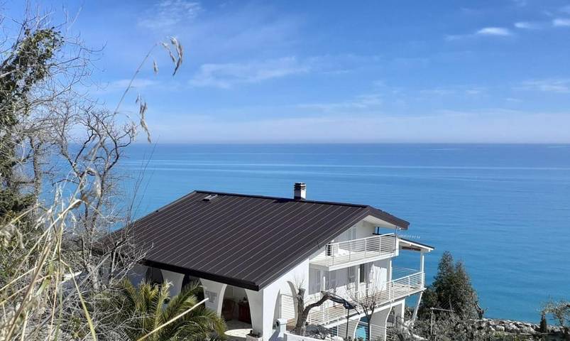 Maison d’hôte pour 2 personnes, avec Terrasse et Jardin ainsi que Piscine et Vue dans Marche - 4
