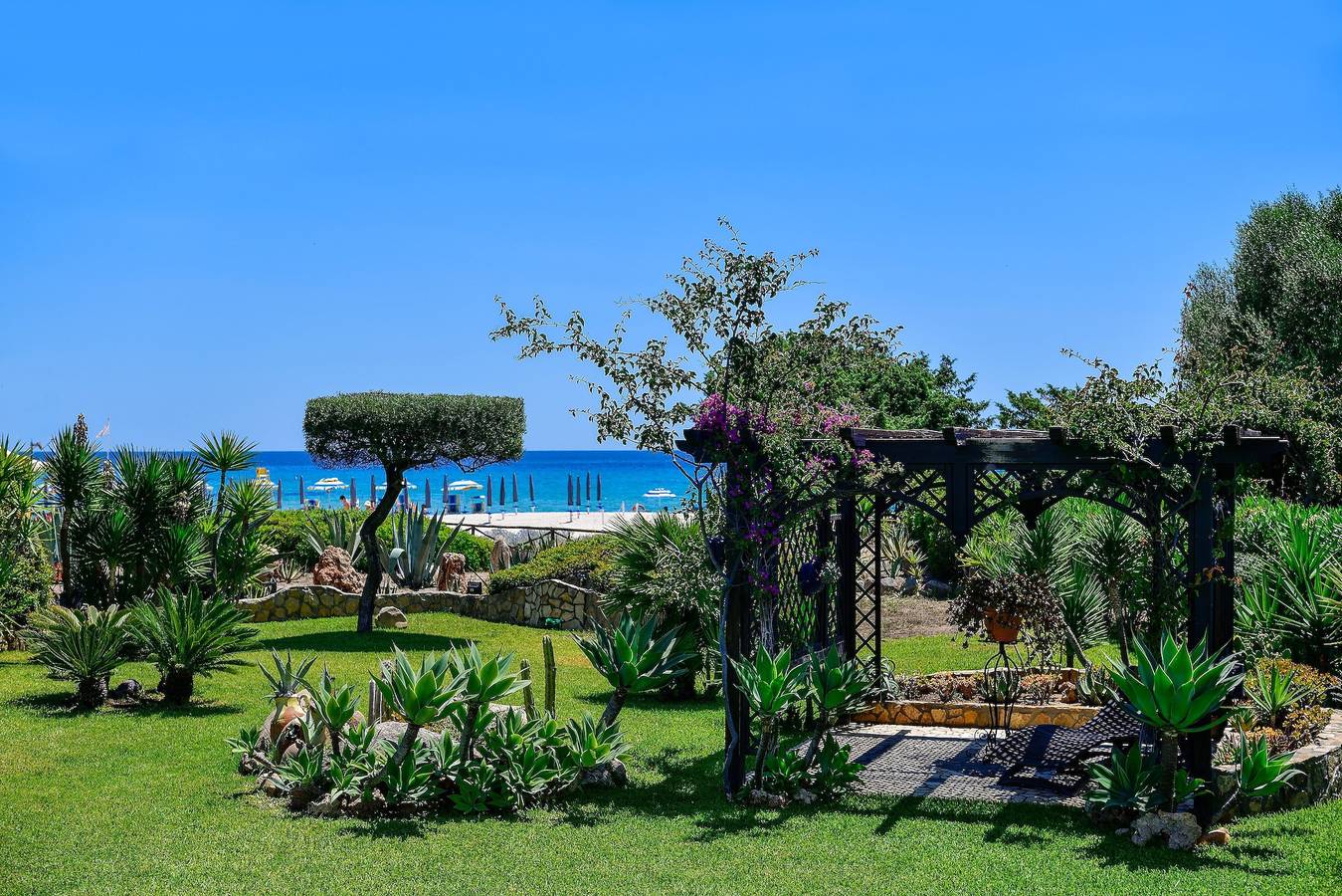 Villa 'Delle Agave' con Vista Mare, Wi-Fi e Aria Condizionata in Costa Rei, Muravera