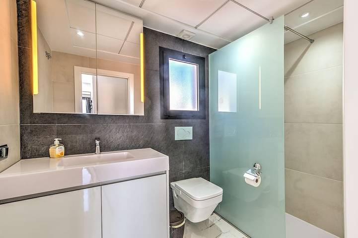 Villa Acaimo - Villa moderne de luxe avec 4 chambres et piscine privée chauffée in Polop, Costa Blanca