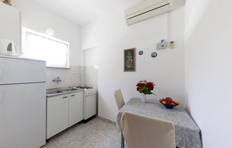 Ferienwohnung für 2 Personen, mit Seeblick und Garten in Split-Dalmatien - 3