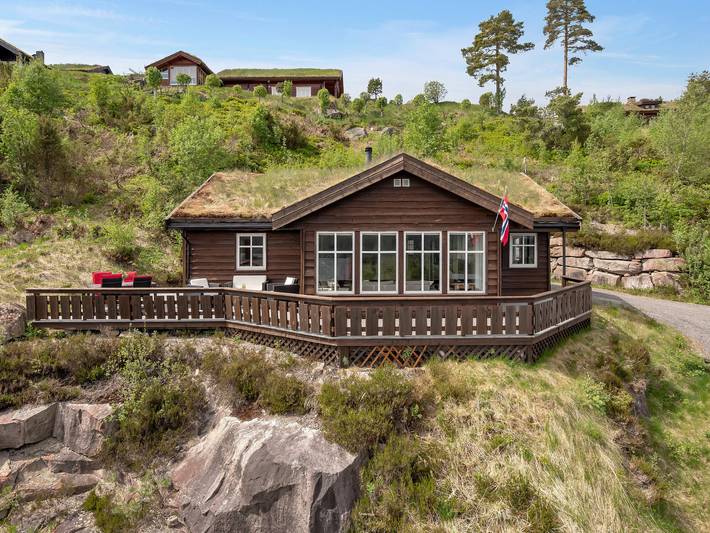 Ferienhaus für 8 Personen, mit Terrasse und Garten sowie Seeblick in Åseral