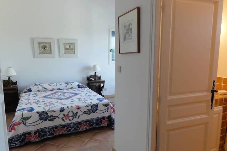 Location de vacances pour 7 personnes, avec terrasse ainsi que piscine et jardin dans Golf de Pont Royal - 2