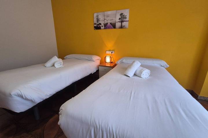 Appartement entier, Charmant appartement avec cuisine équipée et Wi-Fi, proche des attractions in Tuilla, Langreo