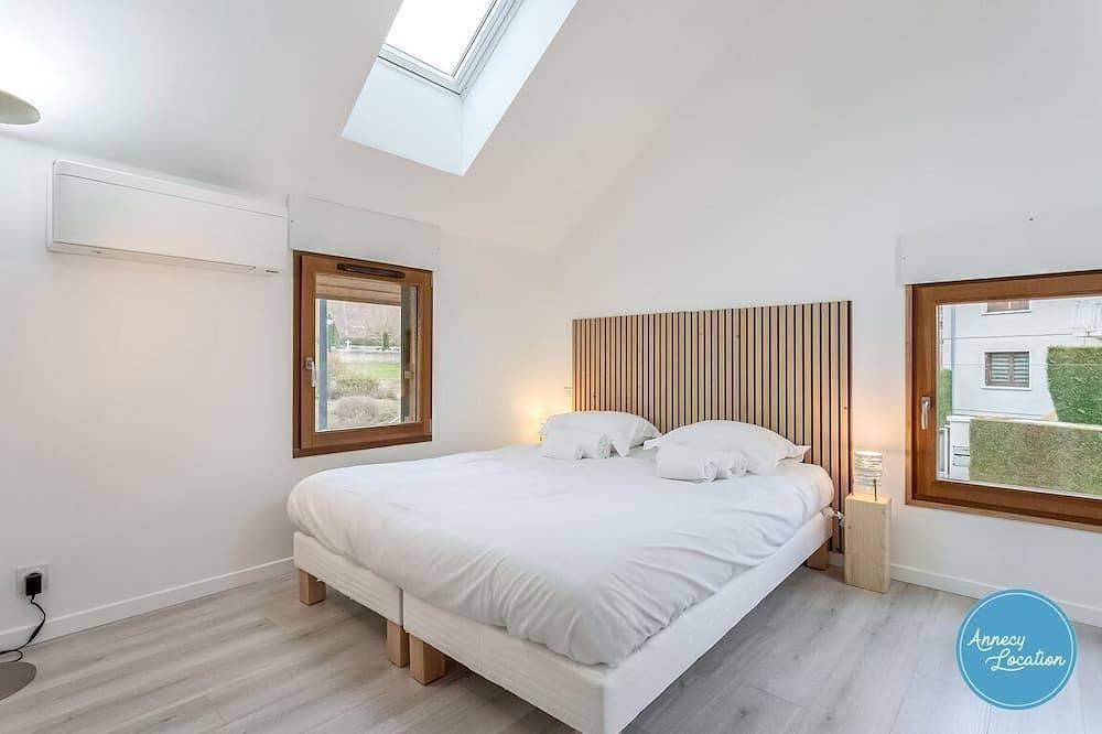 Renovated Chalet in the Heart of Menthon in Menthon-Saint-Bernard, Annecy region