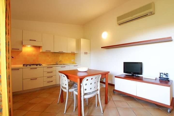 Parc de vacances pour 4 personnes, avec piscine ainsi que vue et jardin en Sardaigne - 4