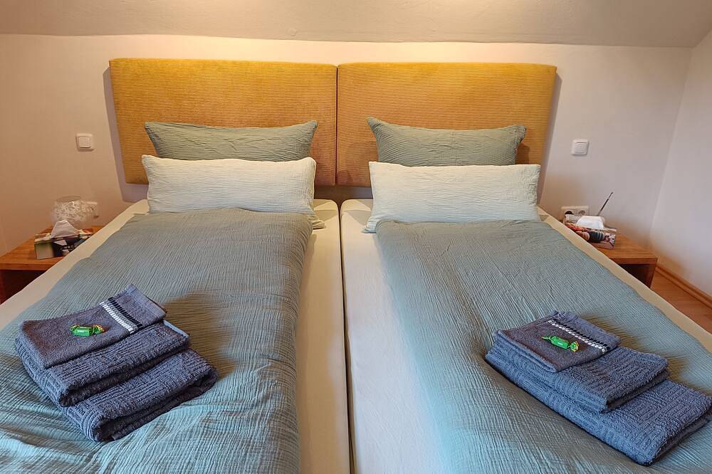 Ganze Wohnung, Stilvolle Ferienwohnung mit Fasssauna und Hot Tub in Laubach, Vogelsberg Region