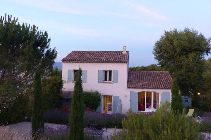 Location de vacances pour 8 personnes, avec jardin et terrasse dans Golf de Pont Royal