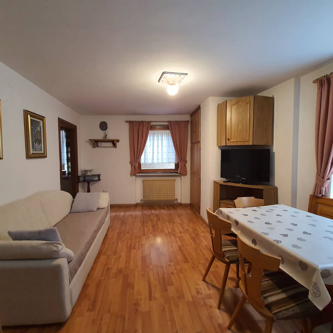 Ganze Ferienwohnung, Ferienwohnung für 5 Personen mit Terrasse in Canazei, Dolomiti Superski
