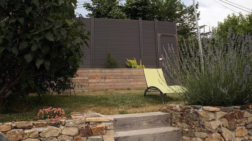 Gîte pour 10 personnes, avec piscine ainsi que jardin et terrasse dans Rhône - 2
