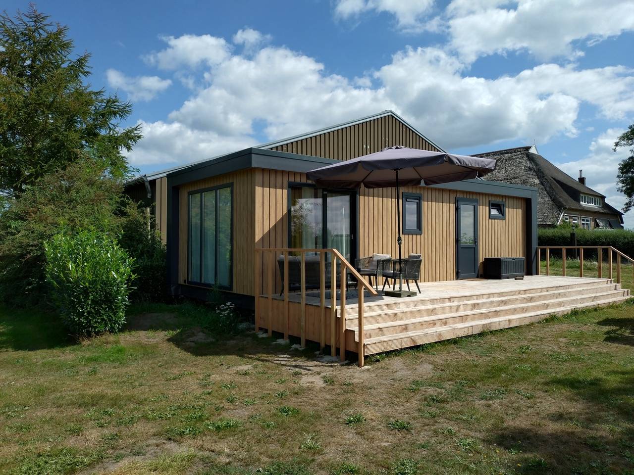 Modernes chalet für 4 Personen mit Veranda und Klimaanlage in Blokzijl in Blokzijl, Nationalpark Weerribben-Wieden