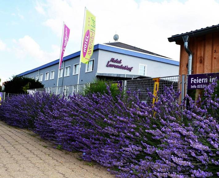 Hotel für 2 Personen, mit Terrasse und Garten in Nauen