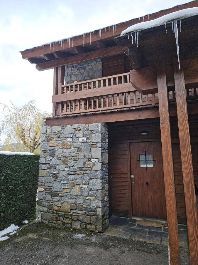Gîte pour 6 personnes, avec jardin ainsi que piscine et vue à Estavar - 4