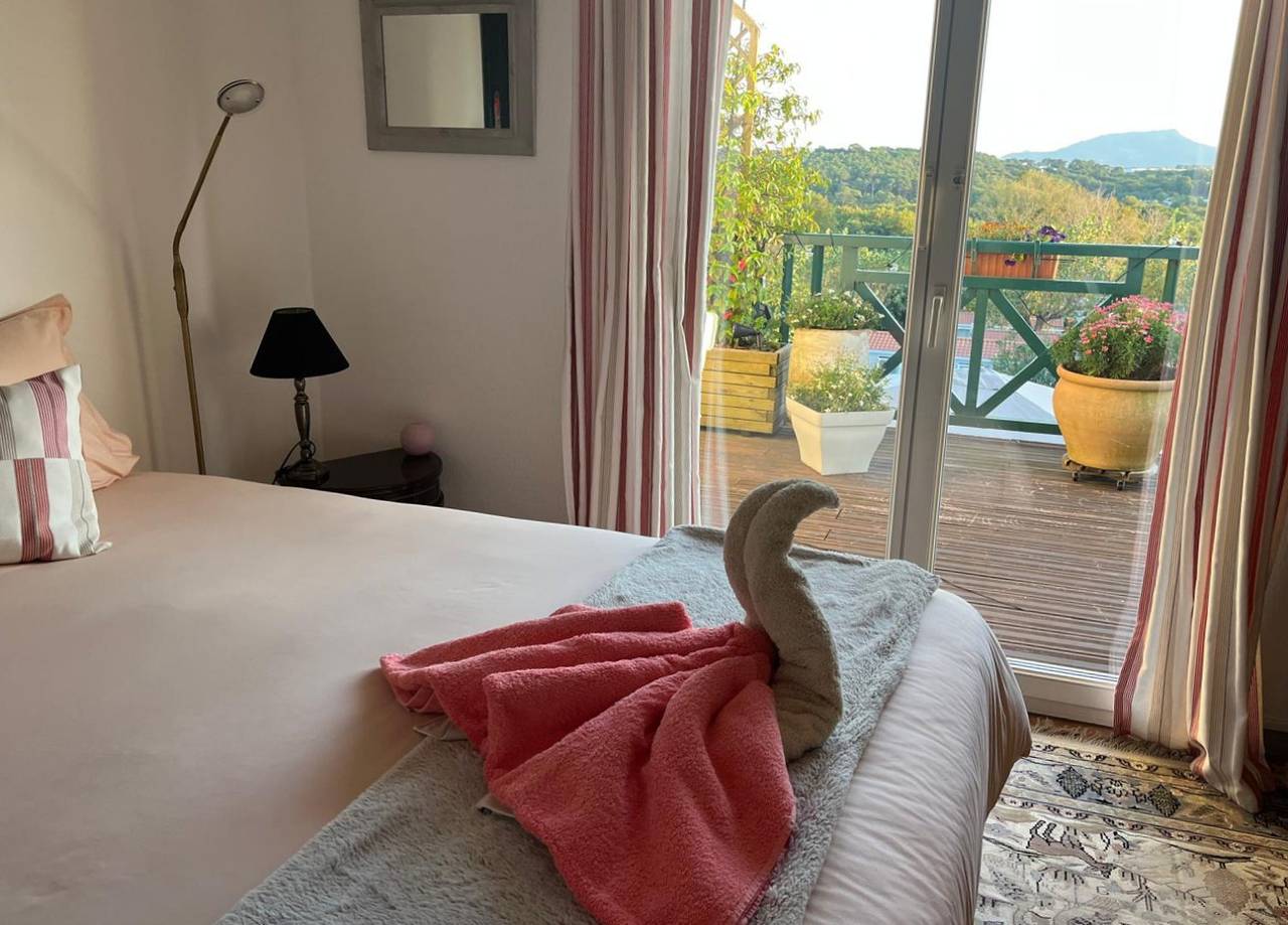Chambre d'hôtes Émeraude - Chambre vue mer et montagne in Biarritz, Région de Bayonne