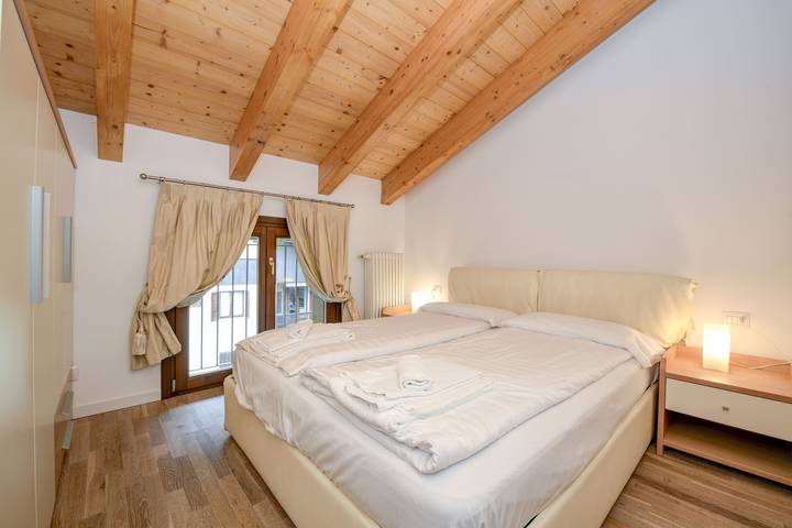 Apartamento entero, Apartamento 'Rosa delle Dolomiti Bilocale3' con vistas a la montaña y sauna compartida in Carisolo, Adamello-Presanella