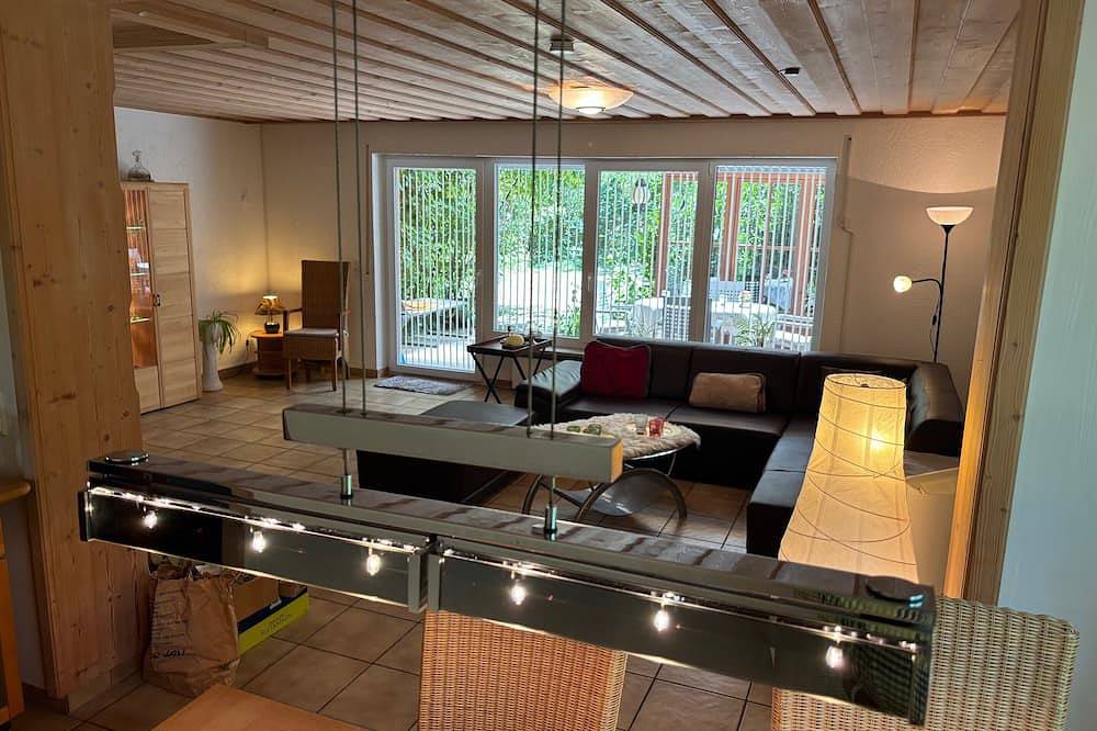 Ganze Wohnung, Keine Fewo - ein Zuhause ... ! Traumhafte Küche, Sommergarten und riesig groß! in Gunzenhausen, Fränkisches Seenland