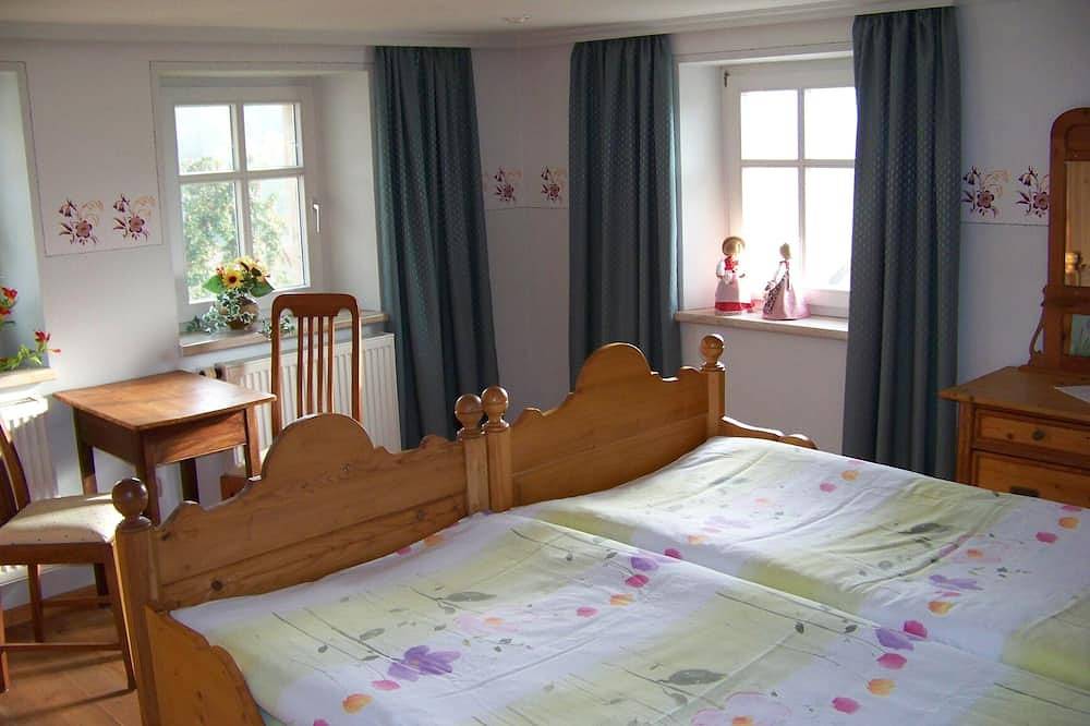 Ganze Wohnung, Großes Ferienhaus (110m2) mit Garten & Sonnenterrasse in Ansbach, Romantische Straße