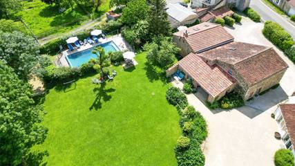 Chambre d’hôte pour 4 personnes, avec jardin et piscine à Saint-Prouant