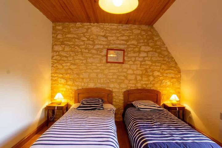 Gîte pour 4 personnes, avec piscine et terrasse, animaux acceptés à Borrèze - 3