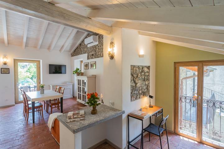 Gîte pour 8 personnes, avec terrasse et vue sur le lac, animaux acceptés à Lenno - 2