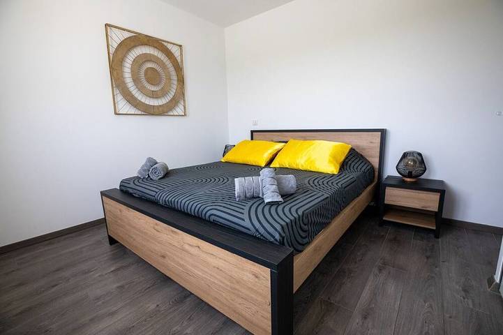 Location de vacances pour 8 personnes, avec jacuzzi ainsi que terrasse et jardin à Saint-Théodorit - 4