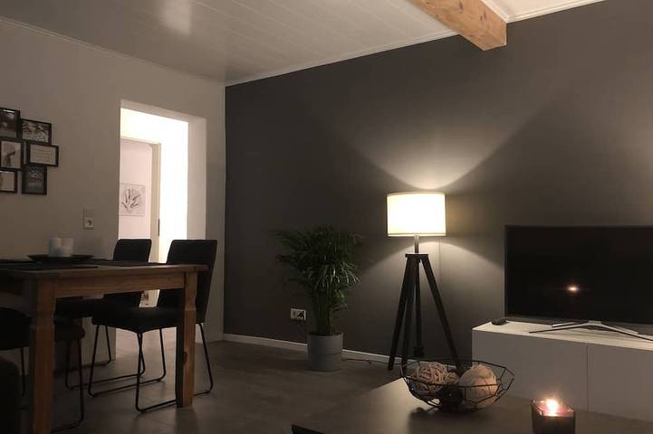 Ganze Wohnung, Ländliche Wohnung, umgeben von traumhaften Wiesen in Berne, Wesermarsch