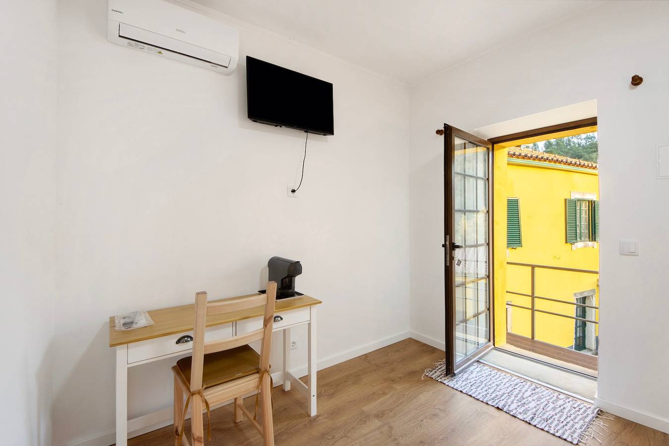 Quarto 'Quarto 4 Piso Superior - Quinta Df' com vista para a montanha, Wi-Fi e ar condicionado in Eiras, Coimbra