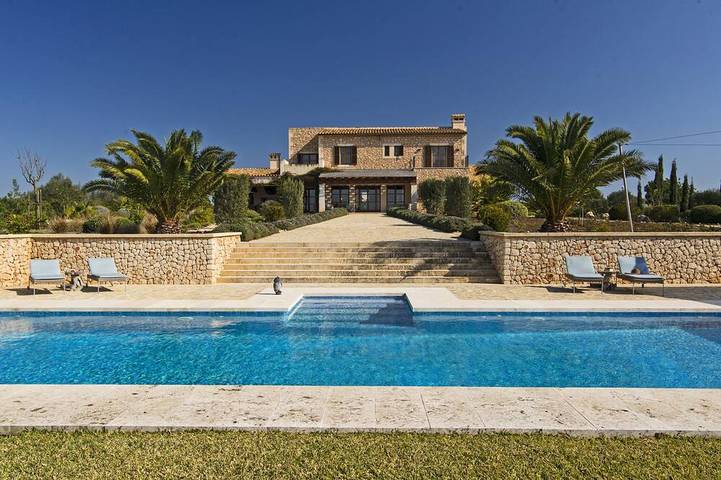 Ferienhaus für 8 Personen, mit Terrasse und Garten in Cala Llombards