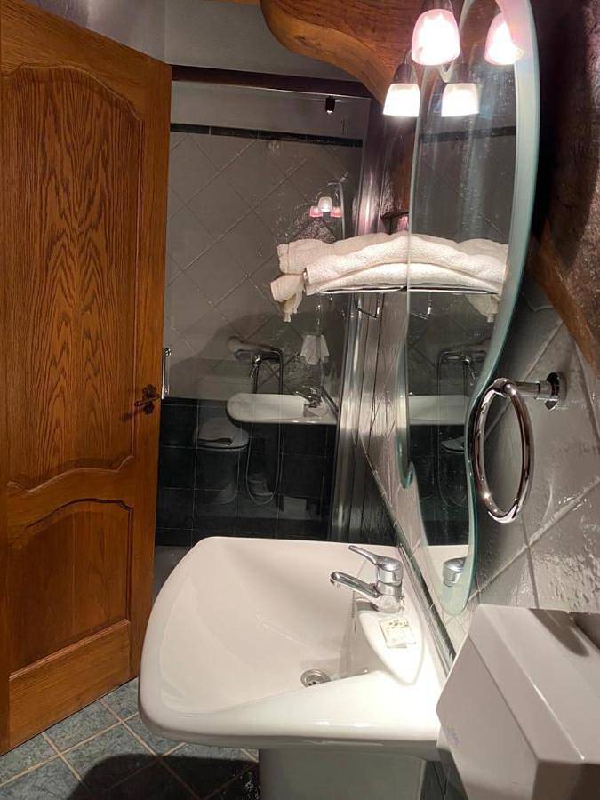 Gîte pour 14 personnes, avec balcon et vue, adapté aux familles à Erro - 4