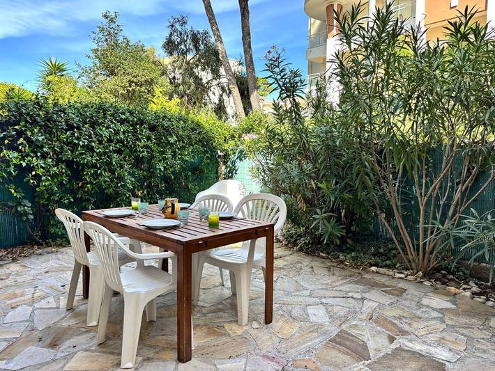 Location de vacances pour 4 personnes, avec Terrasse à Giens