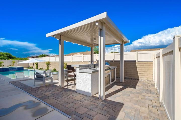 Vacation rental for 17 people, with garden and hot tub in Indio (CA)