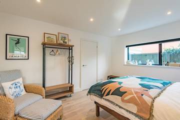 Beach House for 15 People in New Romney, Kent, Photo 4