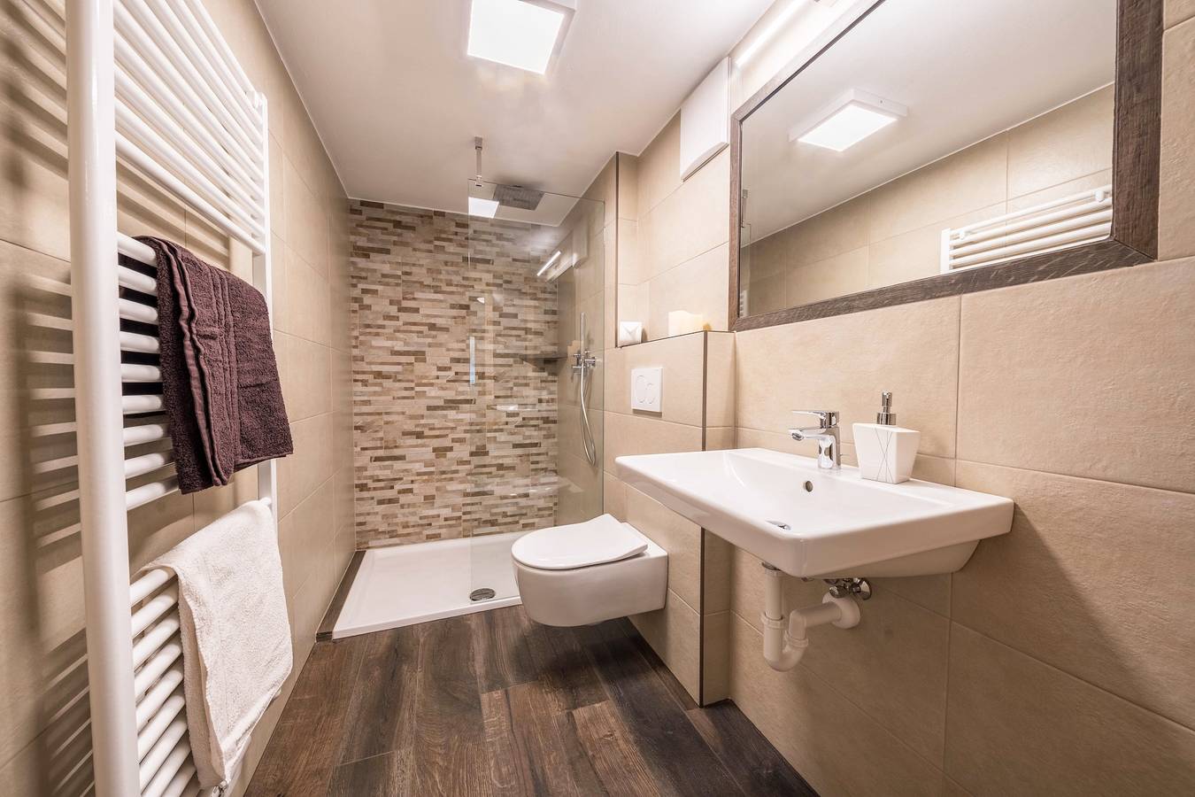 Ganze Wohnung, Ferienwohnung ,,Wasserfall Jogglanderhof" mit Bergblick, privatem Sonnenbalkon und Wlan in Stuls, Moos in Passeier