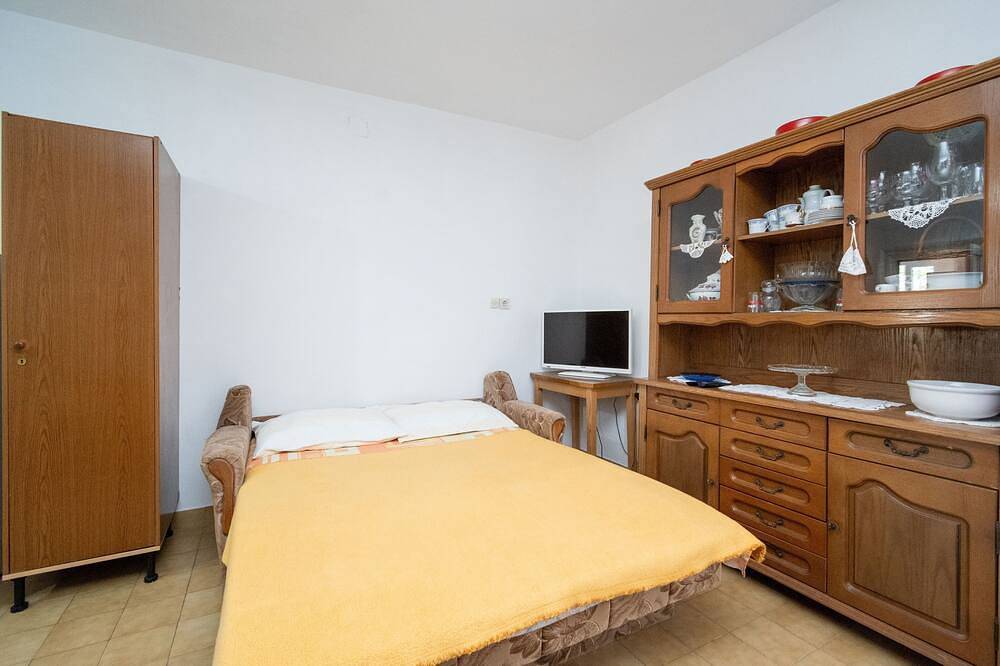 Ganze Wohnung, 1-Zimmer-Ferienwohnung am Strand Metajna, Pag in Metajna, Pag