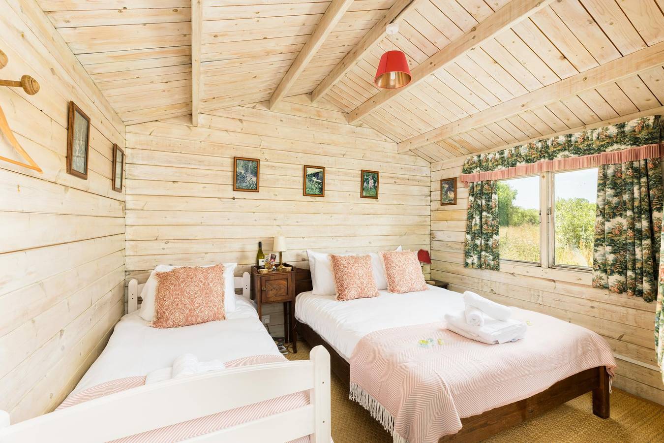Beautiful Glamping Cabin with Stunning Views - Pass the Keys in Great Wolford, Warwickshire