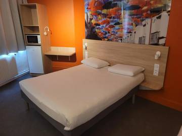 Hôtel pour 3 personnes, avec jardin à Dardilly