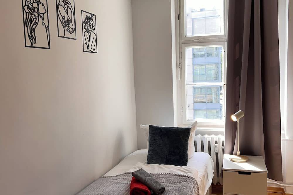 Entire apartment, 3-rooms-apartment Central Museuminsel Berlin-mitte for 7 Persons in Mitte Berlin, Berlin