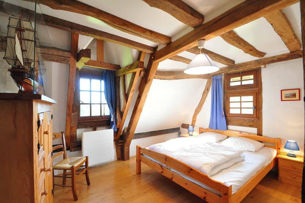 Charmant Manoir *** médiéval restauré, à 5 mn des commerces et 3 km de la  mer in Offranville, Région de Dieppe