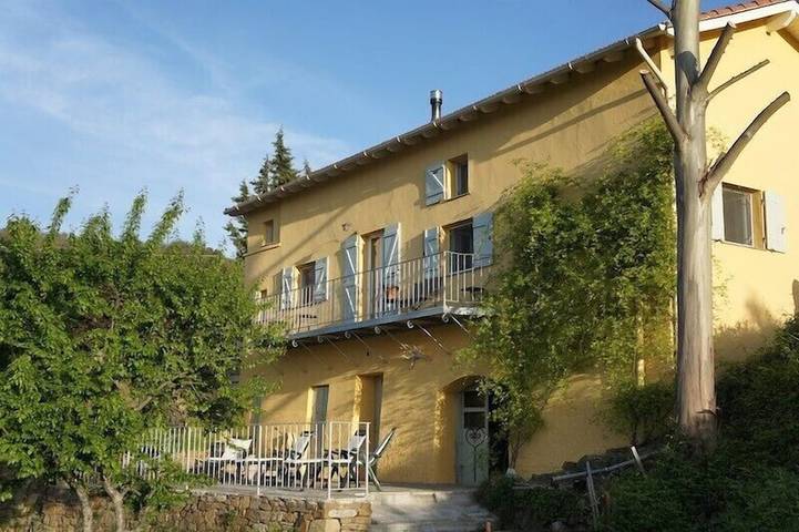 Ferienhaus für 4 Personen, mit Balkon und Terrasse sowie Garten in Perinaldo