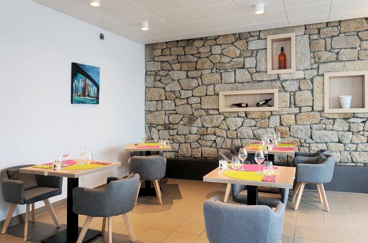 Quadruple Room with Private Bathroom in Pontaumur, Puy-de-Dôme
