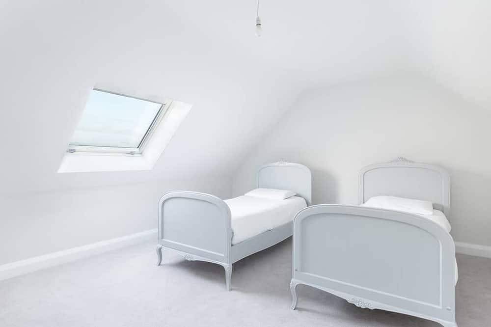 Ellery Lodge - Luxury Family Holiday Home in County Clare