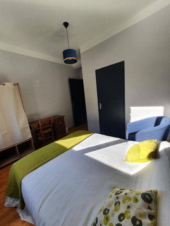 Chambre privée du Majestic in Saint-Affrique, Parc naturel régional des Grands Causses