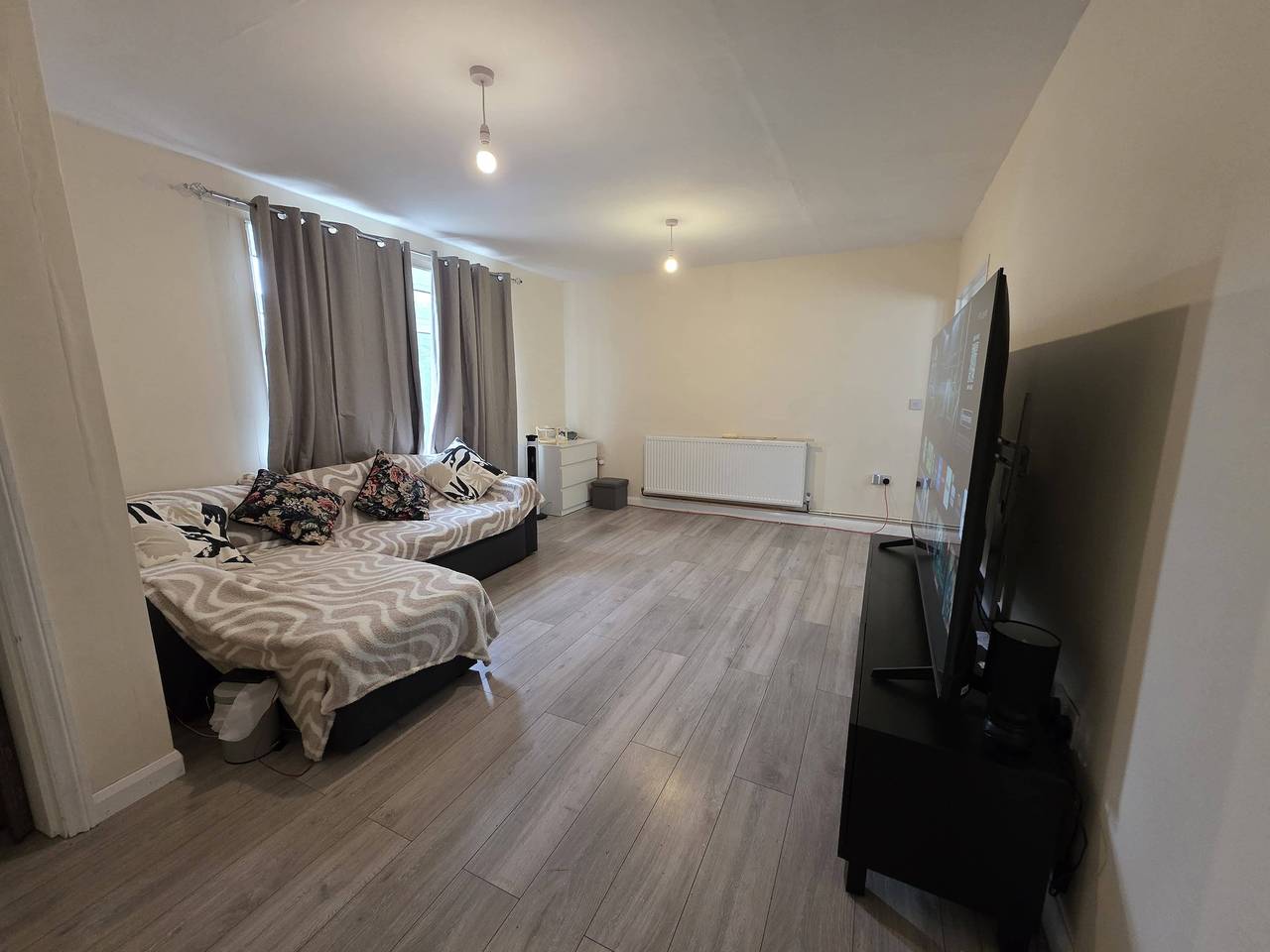 3 Bed Home Sleeps 7 - Wifi & Free Street Parking in Nottingham, East Midlands