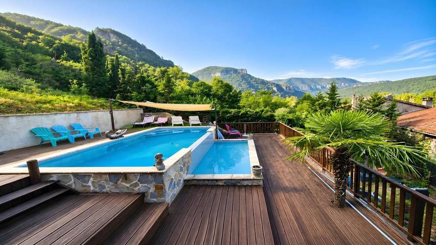 Alojamiento y desayuno para 3 personas, con piscina y jardín - 1