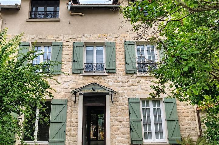 Grande maison de caractère avec jardin – 15 voyageurs in Poissy, Yvelines