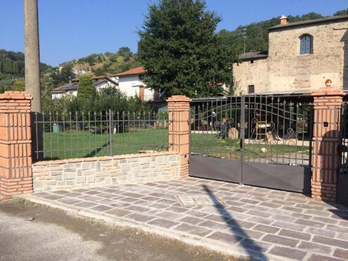 B&b per 2 persone, con terrazza e panorama nonché piscina e giardino in Massa-Carrara