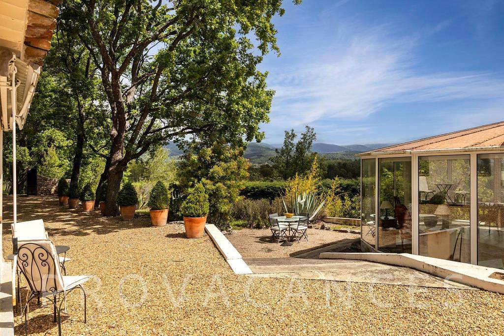 Beautiful villa with pool on the outskirts of Seillans in Seillans, Draguignan region